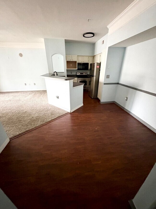 Foto del edificio - AVAILABLE NOW: First-floor 2-bedroom, 1-bath condo in Gated Community