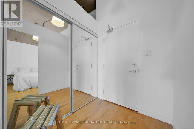 Building Photo - 955 Queen St W