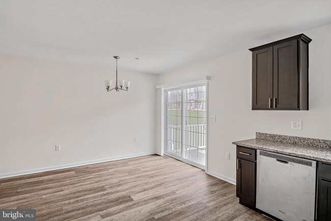 Building Photo - 2602 Maplewood Dr
