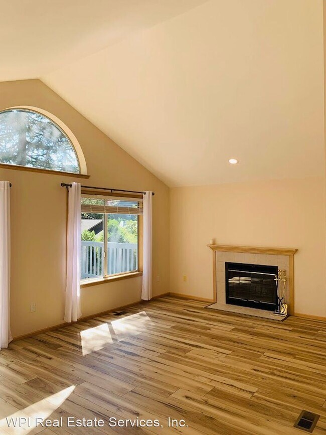 Building Photo - 3 br, 2 bath House - 5316 8th Ave NE