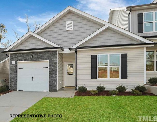 Building Photo - 3 Bedroom Triplex in Smithfield!