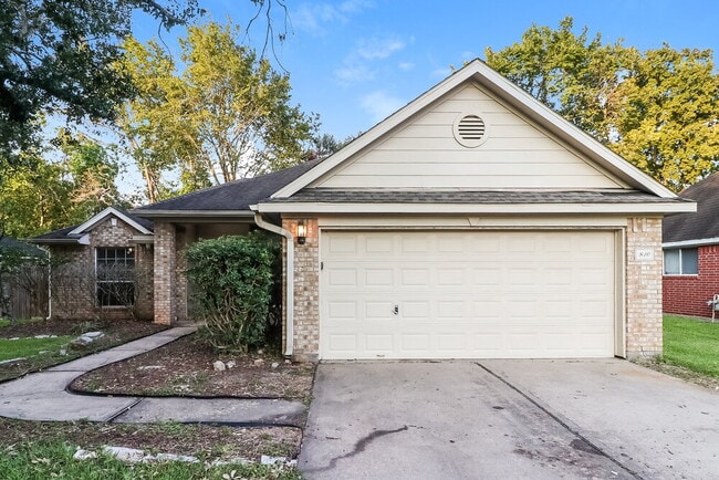 Building Photo - 810 Courtside Dr E