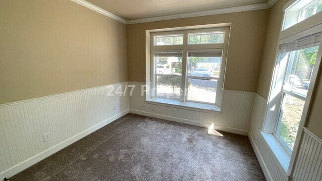 Foto del edificio - Stunning 4 BD | 2.5 BA Craftsman - Milwaukie