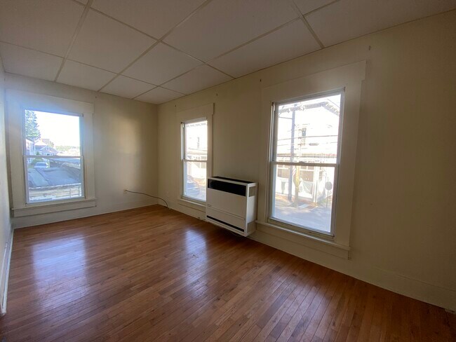 Building Photo - 547 White Mountain Hwy
