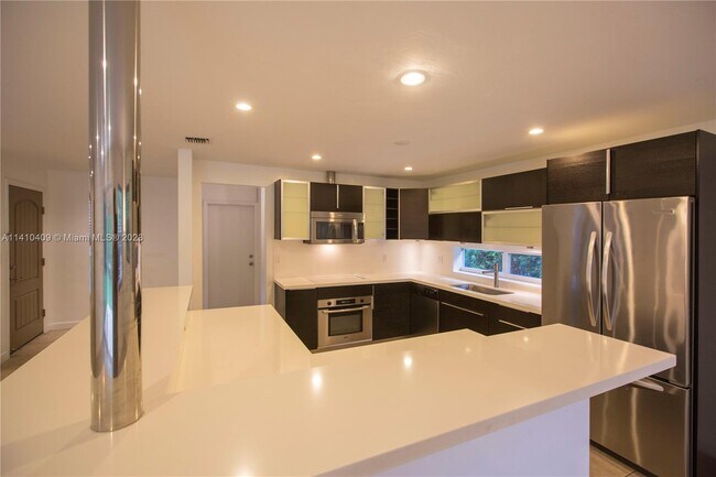 Building Photo - 535 Altara Ave