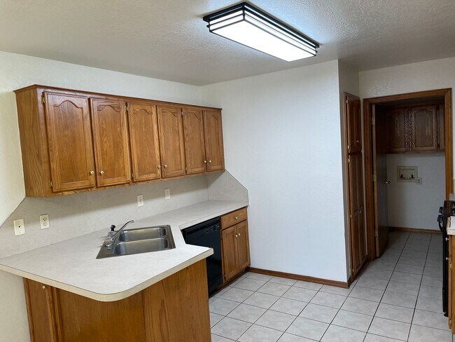 Photo - 4 bedroom home for rent in Moore near 19th...