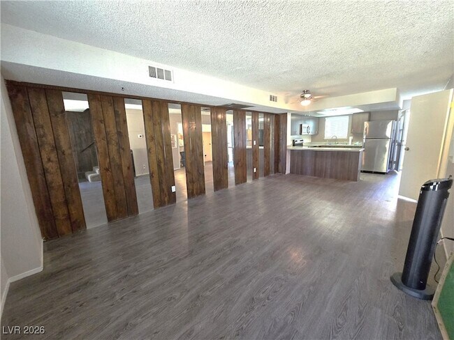 Foto del edificio - 5602 W Lake Mead Blvd