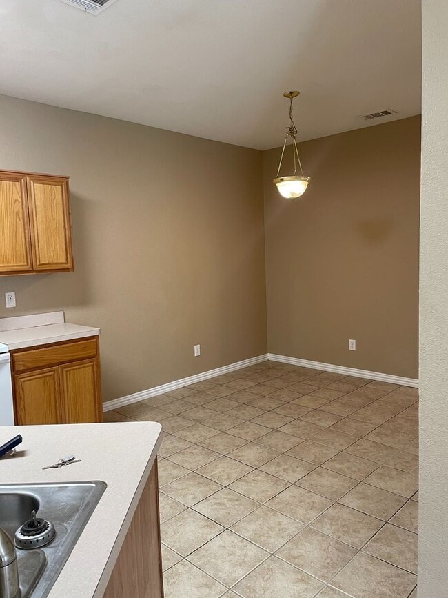 Foto del edificio - 991 Sierra Vista Ct