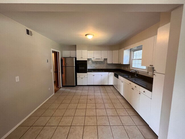 Building Photo - EHK Albany Property, LLC./ 96 Elsmere