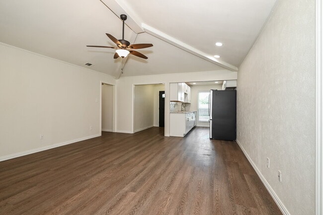 Building Photo - 3805 Christine St