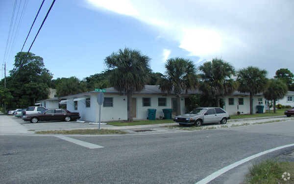 Building Photo - 401 S Seacrest Blvd