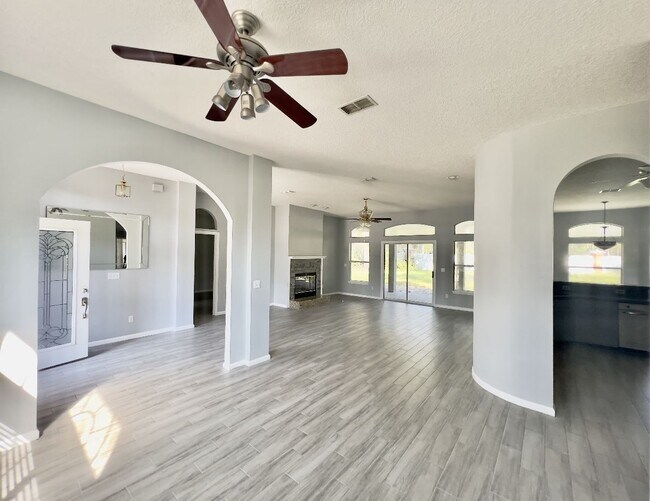 Foto del edificio - 581 Falcon Fork Way