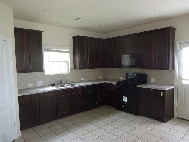 Building Photo - 1402 Green Highland Dr
