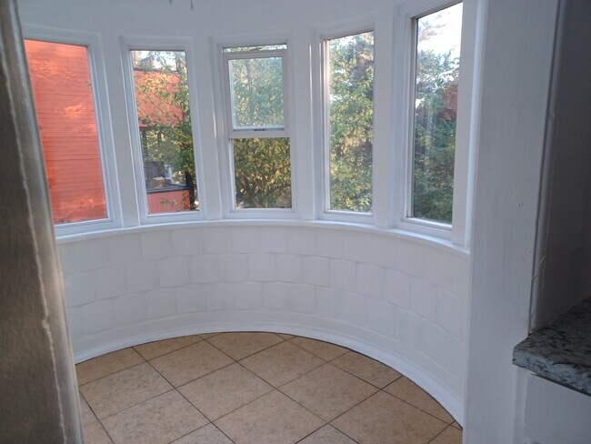 Building Photo - 308 S Yantic Ave