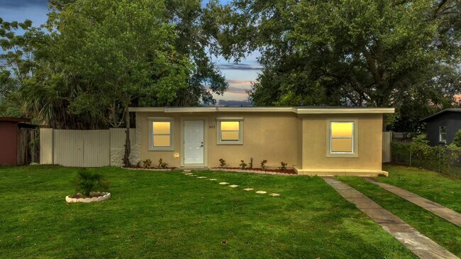 Foto del edificio - 802 Ferndell Rd