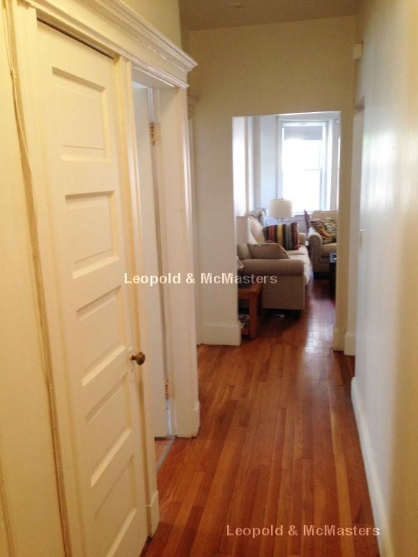 Foto del edificio - 1677 Beacon St