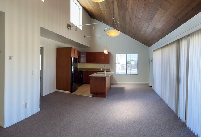 Building Photo - CM550L