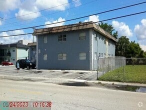 Building Photo - 5831 SW 36th Ct