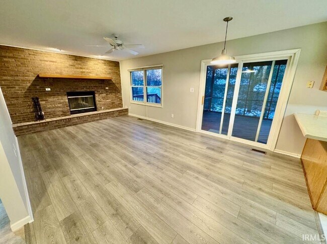 Building Photo - 3758 S Bainbridge Dr