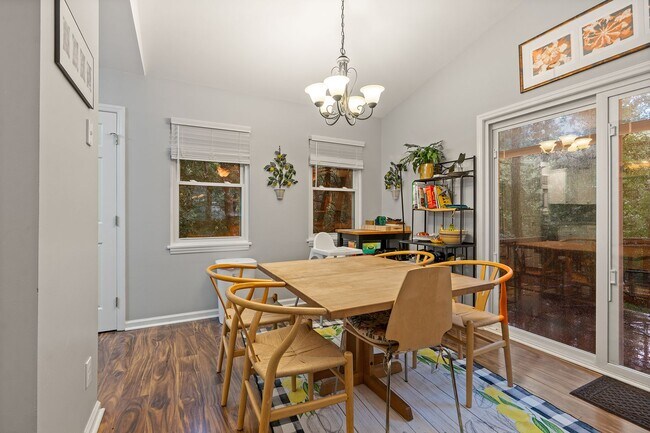 Foto del edificio - 3 Bedroom 2 Bath Chapel Hill Home - Available in early August! Near Southern Village