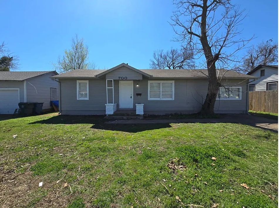 Primary Photo - 700 E Arbor Dr