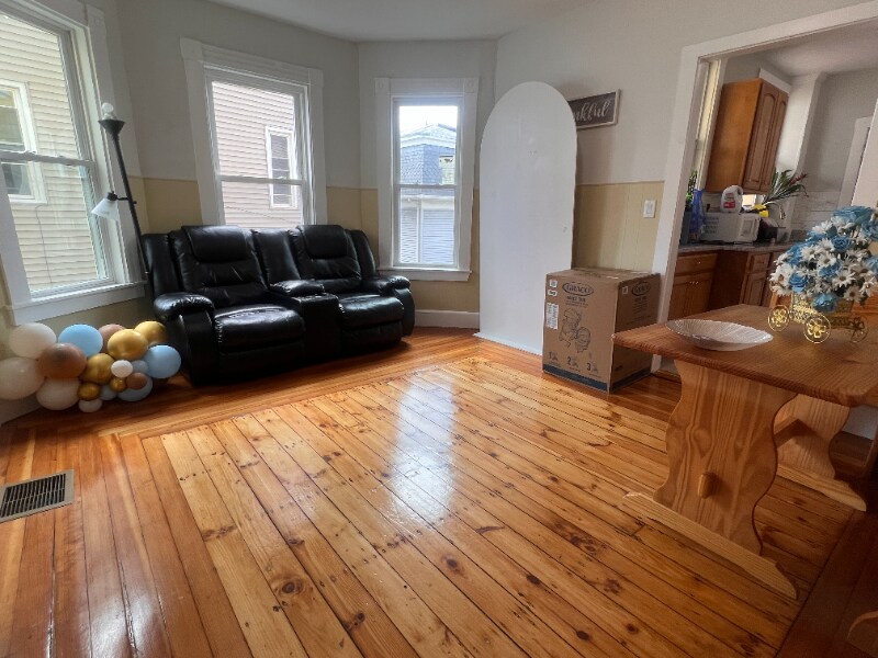 Primary Photo - 10 Lawton Ave