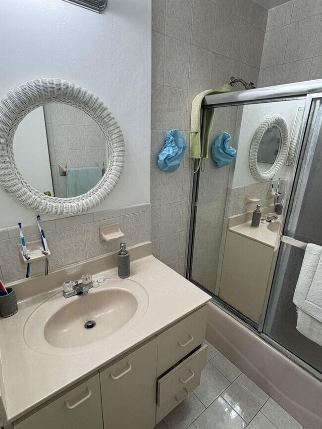 Foto del edificio - 10335 NW 26th Ave