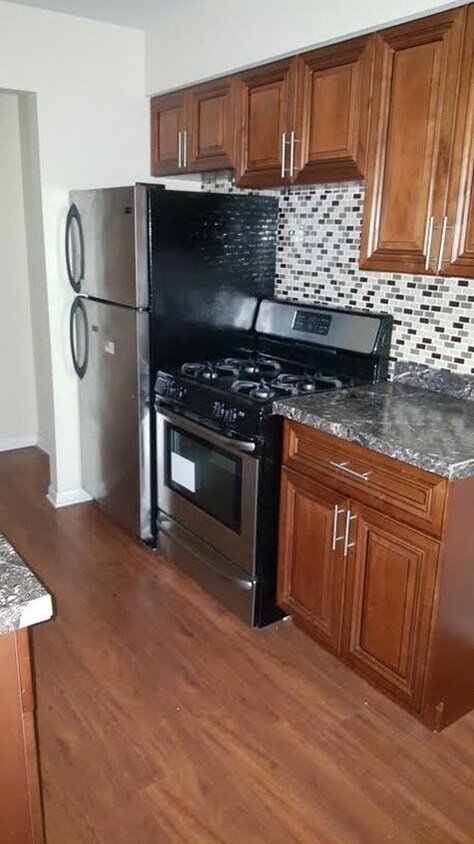 Foto principal - 6201 N Kenmore Ave