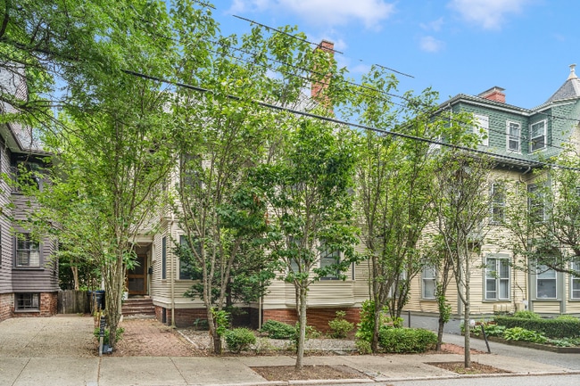 Building Photo - 8 Barnes St