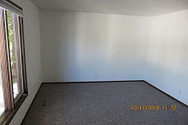 Living Room view - 2812 Everett St