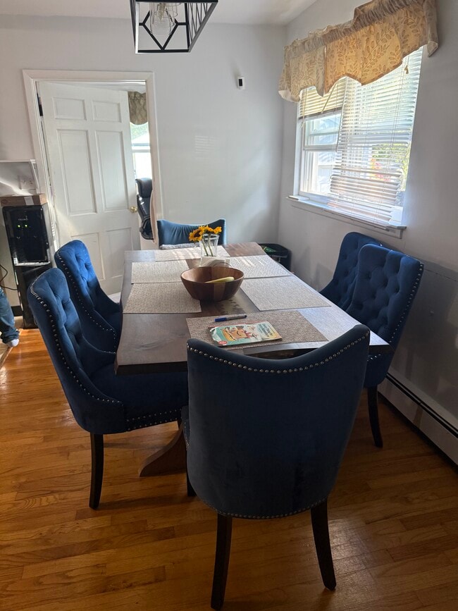 Dining - 921 Milford Point Rd