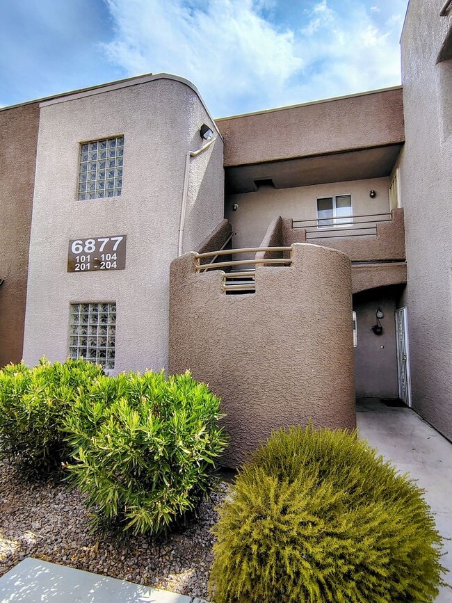 Building Photo - 6877 Tamarus St