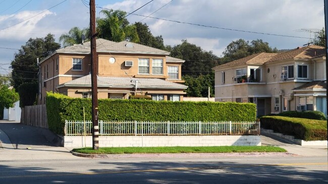 Foto del edificio - 4446 Cahuenga Blvd