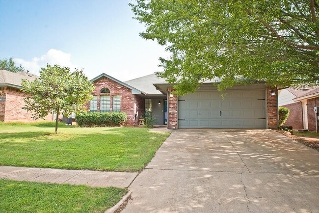 Building Photo - 608 Coopers Hawk Dr