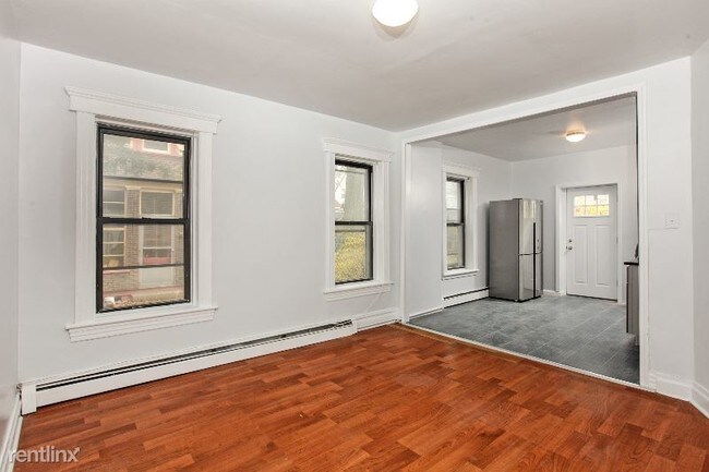 Building Photo - 19 E 4th St