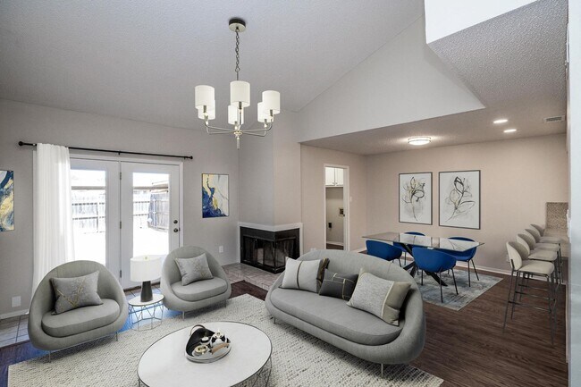 Foto del edificio - Updated 3-Bedroom Townhome with First-Floor Primary Suite