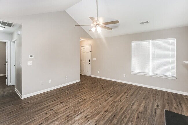 Foto del edificio - 1225 Larkspur Dr