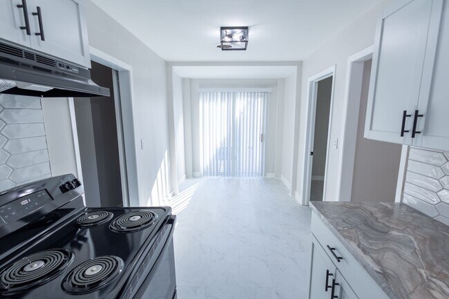 Foto del edificio - 1256 N Derby Ave