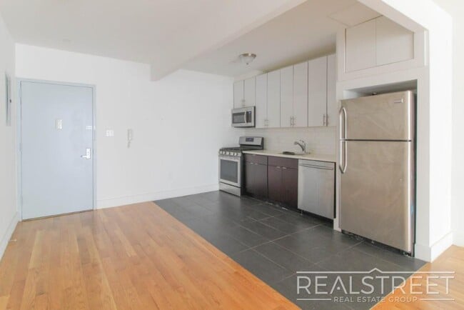 Building Photo - LUXURY LOFT in Queens!