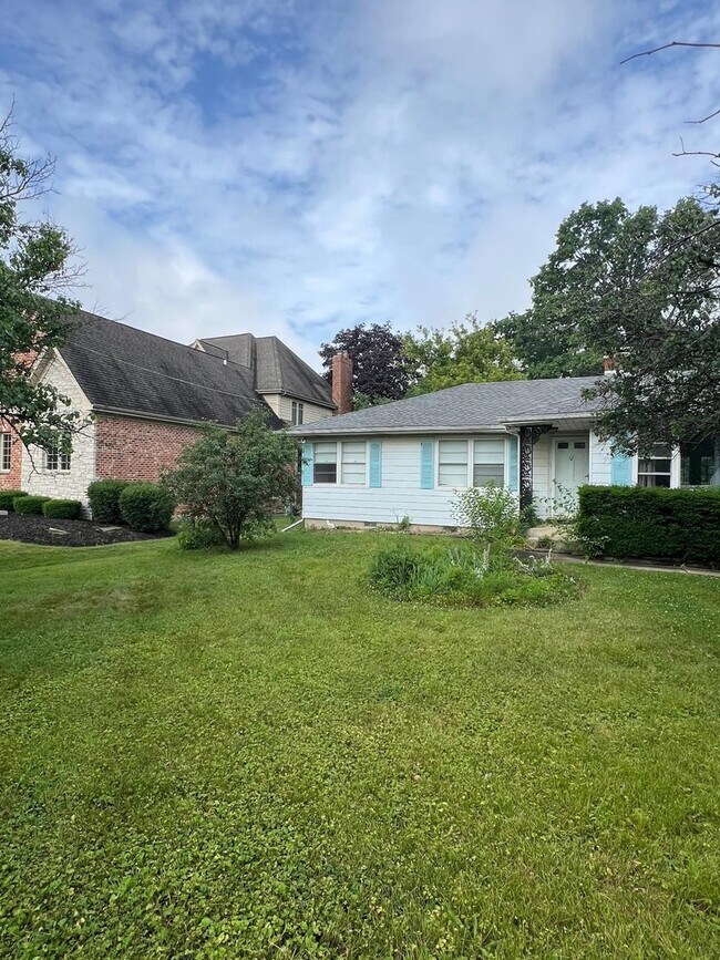 Foto del edificio - 6536 Ridge Rd
