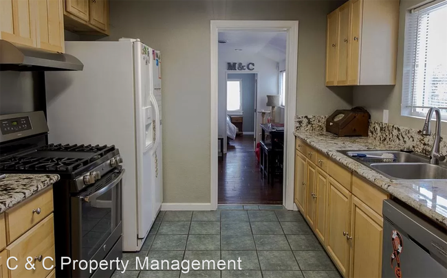 Building Photo - 3 br, 2 bath House - 2900 Glacier St
