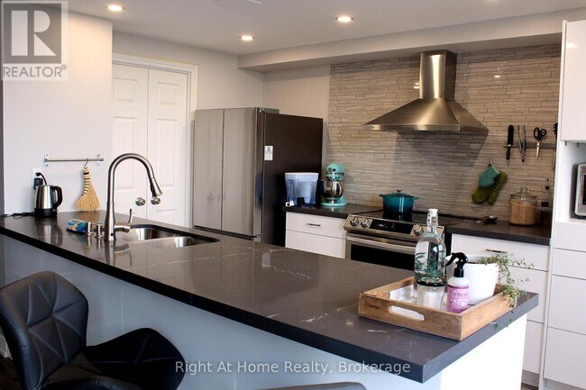 Photo du bâtiment - 1360 Rathburn Rd E