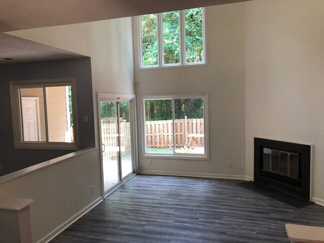 Foto del edificio - 4328 Pin Oak Dr