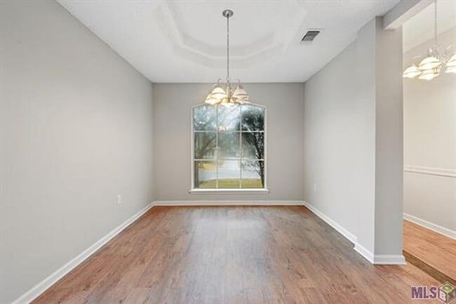 Building Photo - Beautiful 3 bedroom 2 bath home in Azalea ...