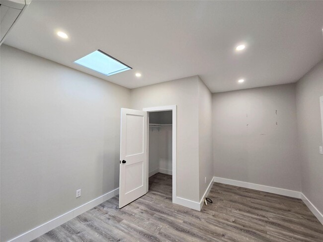 Building Photo - 145 Jericho Tpke