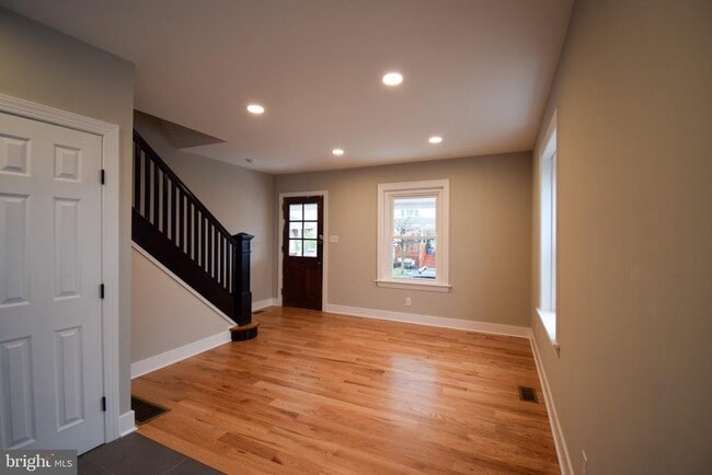 Building Photo - 207 Paxson Ave