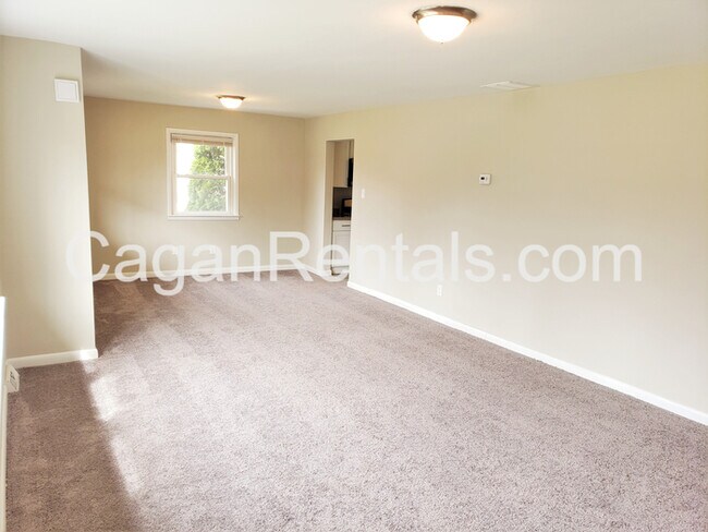 Building Photo - 818 Willow Way
