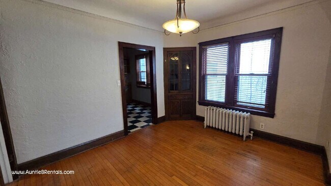 Foto del edificio - 145 W Diamond Lake Rd