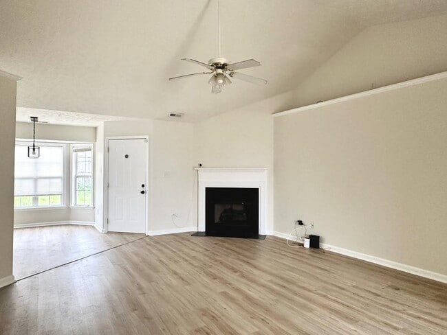 Foto del edificio - 2517 Forest Lodge Dr