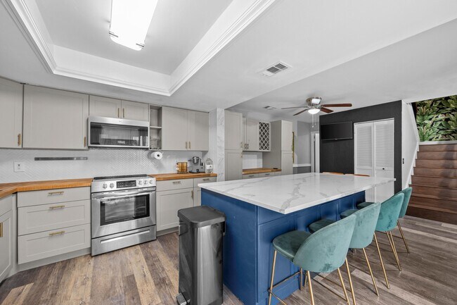 Foto del edificio - 1520 Shaker Cir